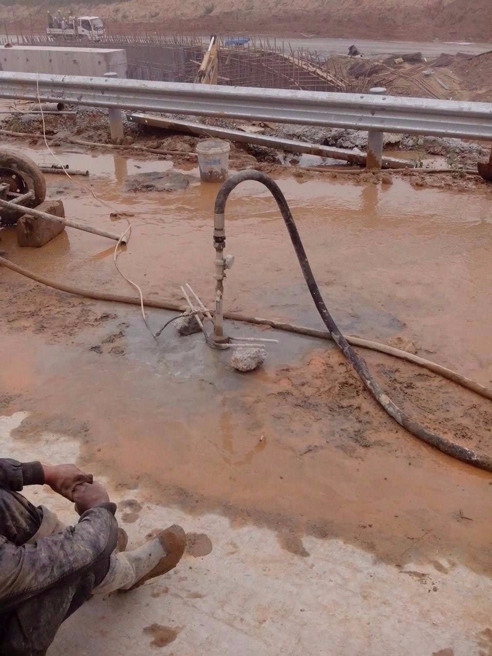 新城路基压密注浆